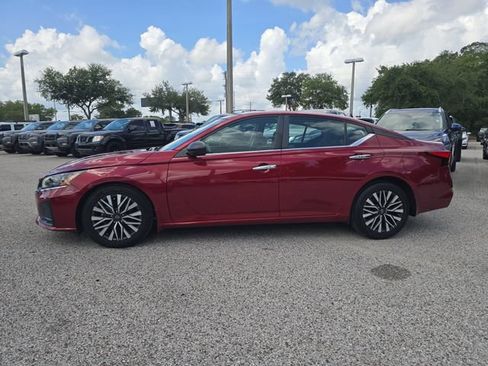 Certified 2024 Nissan Altima 2.5 SV FWD image 5