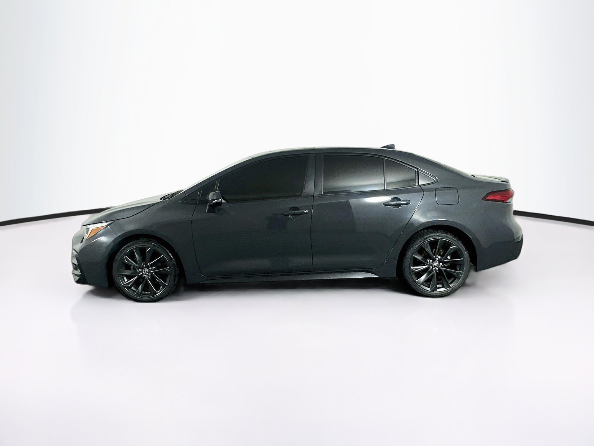 Used 2024 Toyota Corolla XSE FWD image 4