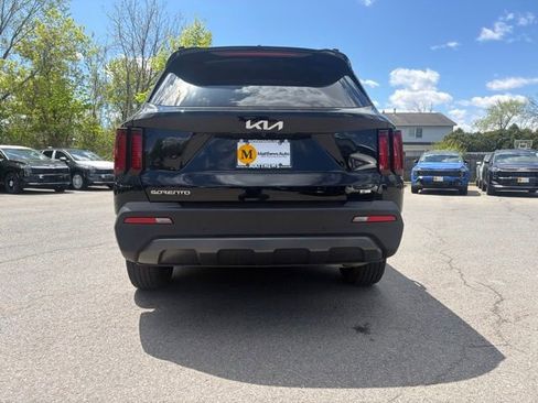 Certified 2023 Kia Sorento S AWD/4WD image 4