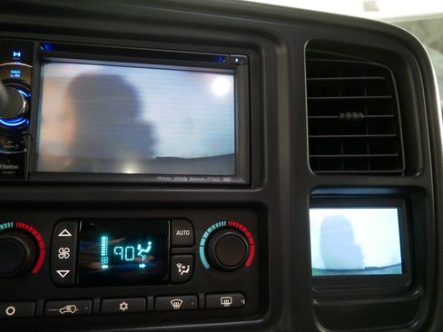 Used 2004 Chevrolet Avalanche 2500 w/ Preferred Equipment Group image 33