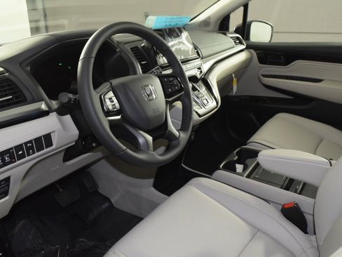 New 2026 Honda Odyssey Touring image 2