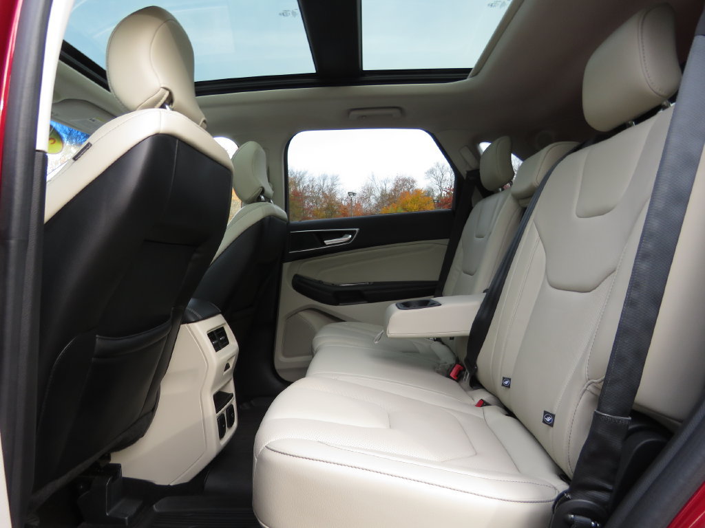 Used 2016 Ford Edge Titanium w/ Equipment Group 302A AWD/4WD image 20