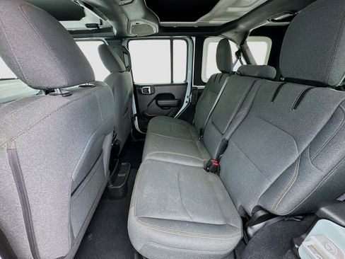 Used 2024 Jeep Wrangler Unlimited AWD/4WD image 15