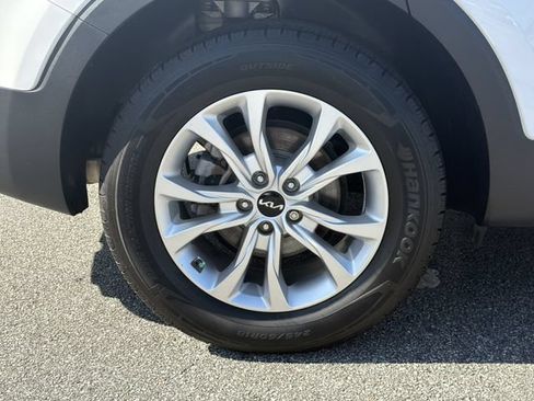 Used 2022 Kia Telluride LX AWD/4WD image 19