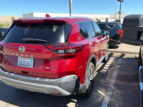 Used 2021 Nissan Rogue SL w/ Premium Package FWD image 2