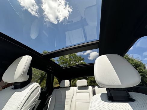 Certified 2025 Mercedes-Benz GLC 350e 4MATIC image 33