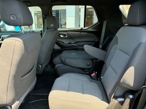 Used 2023 Chevrolet Traverse LT w/ LPO, Floor Liner Package AWD/4WD image 5