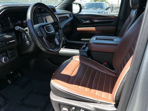 Used 2024 GMC Yukon Denali Ultimate AWD/4WD image 11