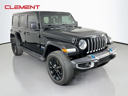 Used 2023 Jeep Wrangler Unlimited Sahara w/ Cold Weather Group AWD/4WD image 3