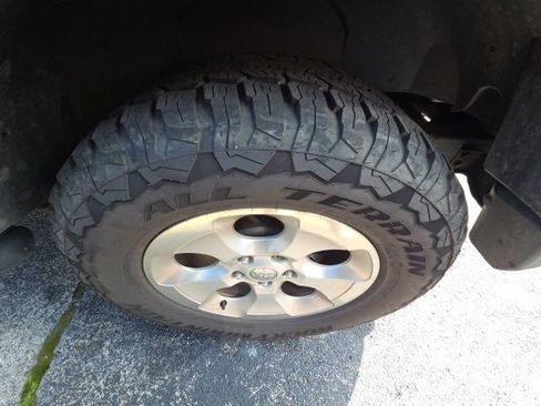 Used 2010 Jeep Wrangler Sport w/ Black Appearance Group AWD/4WD image 23