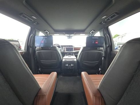 Used 2024 GMC Yukon Denali Ultimate AWD/4WD image 22