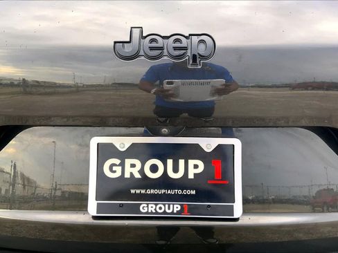 Used 2023 Jeep Grand Cherokee L Limited w/ Black Appearance Package RWD image 10