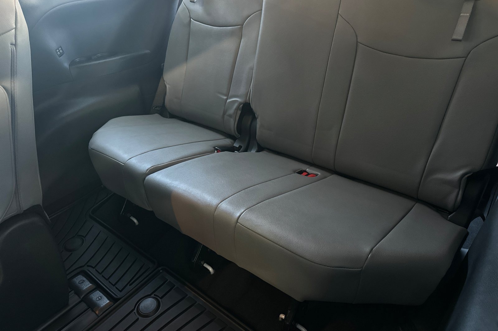 Certified 2026 Toyota Sienna XLE FWD image 14