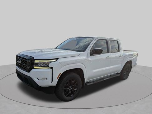 Used 2023 Nissan Frontier SV w/ Midnight Edition Package RWD image 8