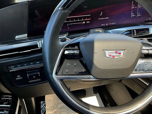 Certified 2025 Cadillac Escalade ESV Premium Luxury AWD/4WD image 11