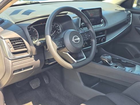 Used 2024 Nissan Rogue S FWD image 9