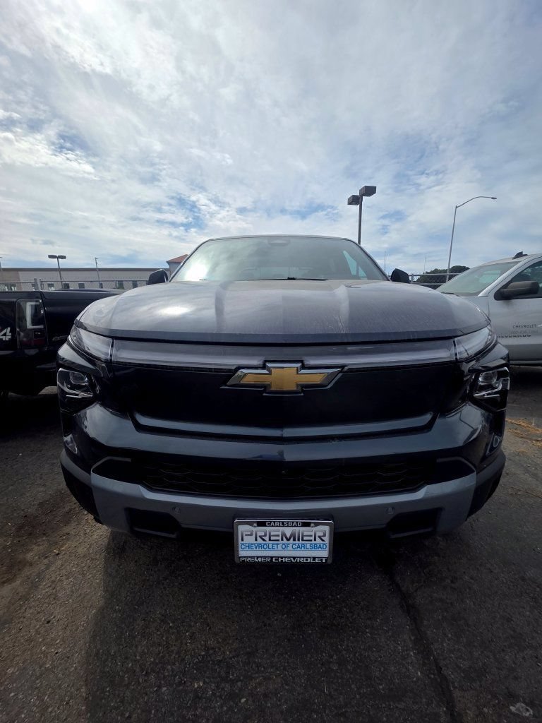 Used 2026 Chevrolet Silverado EV LT AWD/4WD image 1