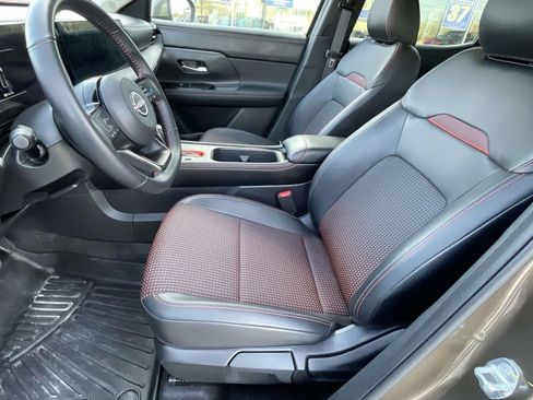 Used 2025 Nissan Kicks SR image 13