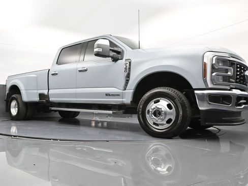 Used 2024 Ford F350 Lariat w/ Chrome Package image 31