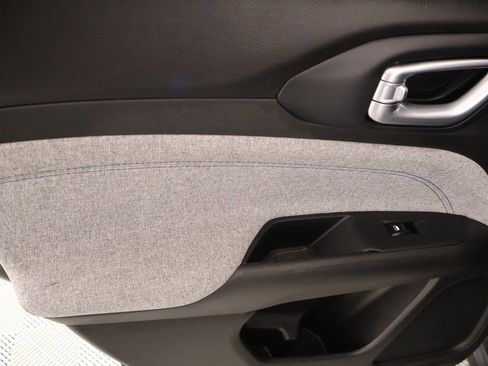 Used 2025 Jeep Compass Latitude image 16