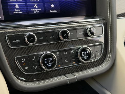 Used 2023 Bentley Bentayga AWD/4WD image 27