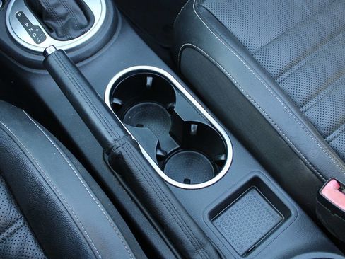 Used 2014 Volkswagen Beetle TDI image 24