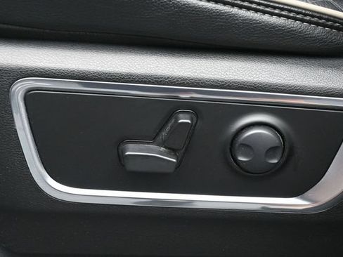 Used 2024 RAM 1500 Laramie AWD/4WD image 17