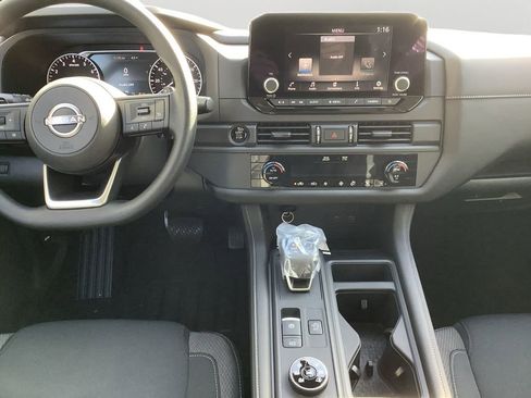 New 2025 Nissan Pathfinder S image 16