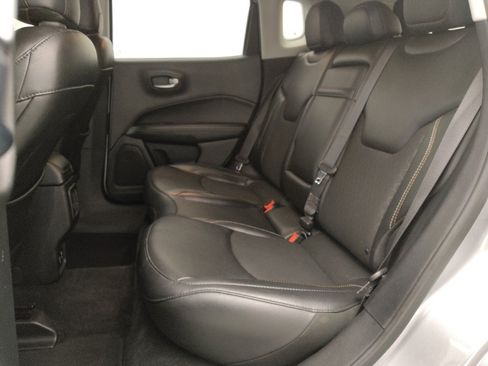 Used 2019 Jeep Compass Latitude FWD image 18