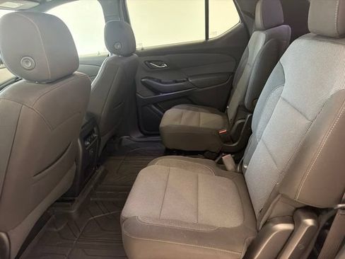 Used 2023 Chevrolet Traverse LT FWD image 16