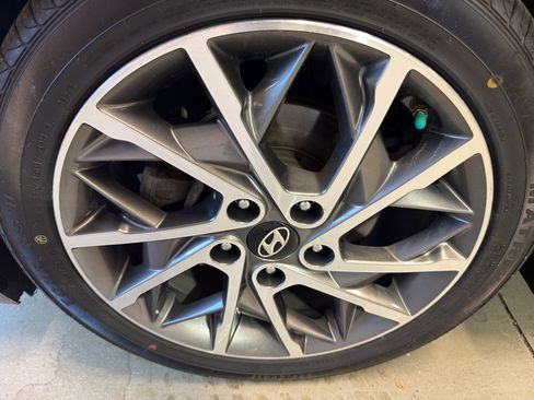 Used 2019 Hyundai Elantra Limited FWD image 32