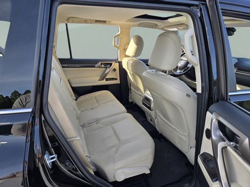 Used 2021 Lexus GX 460 Luxury w/ Accessory Package AWD/4WD image 25