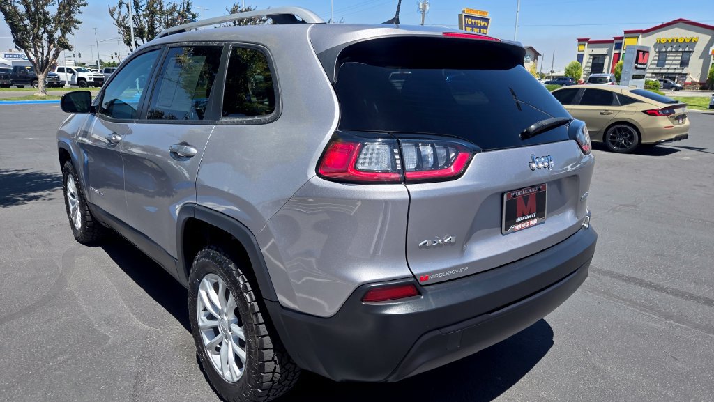 Used 2021 Jeep Cherokee Latitude AWD/4WD image 5