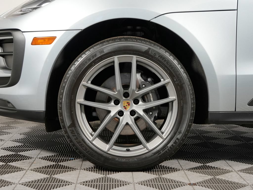 Certified 2023 Porsche Macan Turbo AWD/4WD image 13