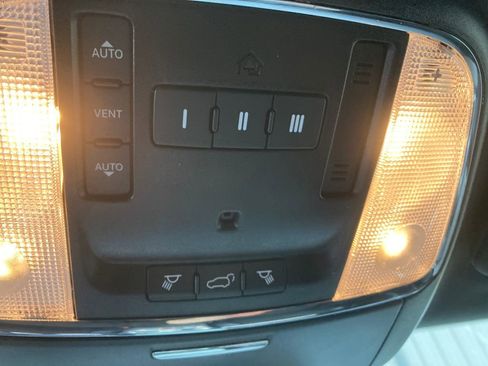 Used 2019 Jeep Grand Cherokee Altitude image 45