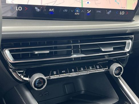 New 2025 Chevrolet Traverse LT image 19