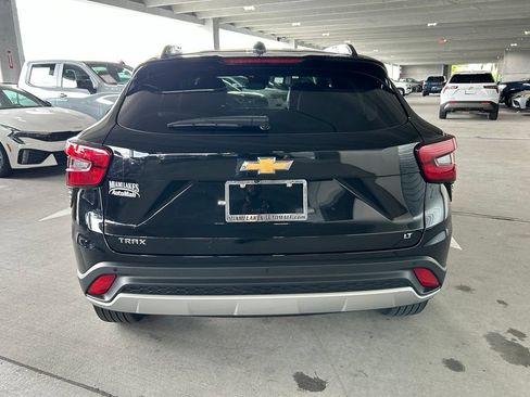 Used 2025 Chevrolet Trax LT w/ Driver Confidence Package FWD image 4