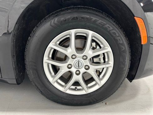 Used 2023 Chrysler Pacifica Touring-L image 64