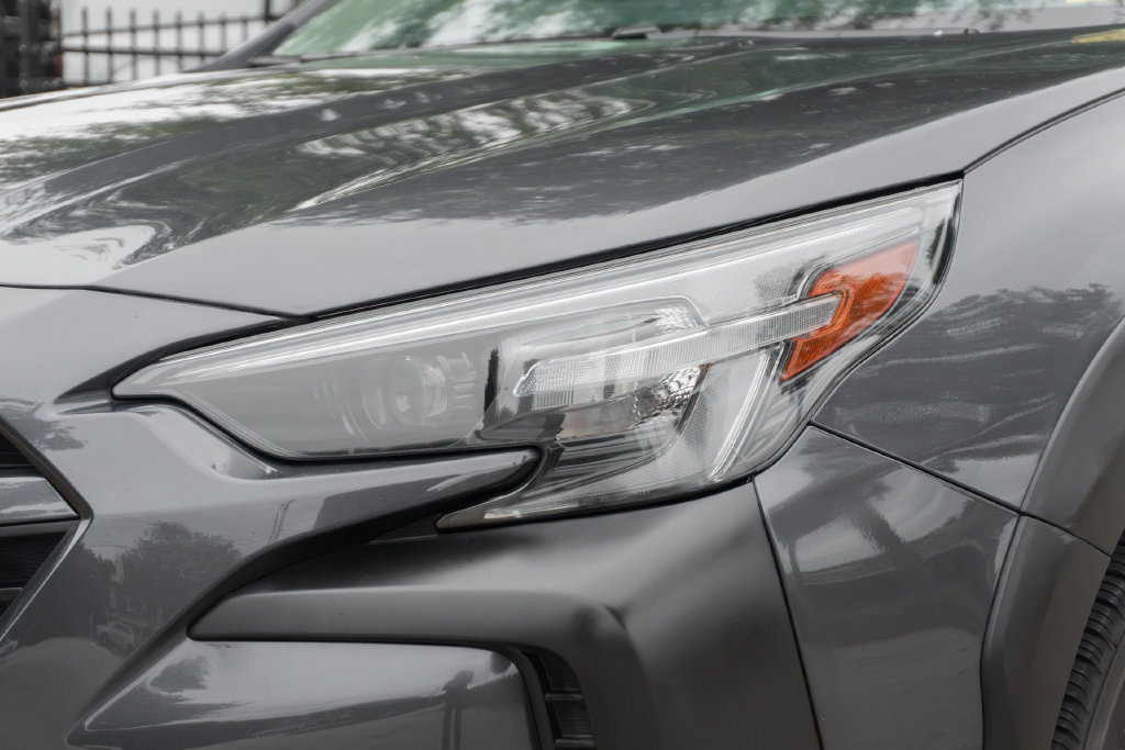 Used 2024 Subaru Outback Premium AWD/4WD image 2