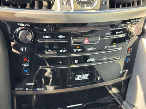 Used 2020 Lexus LX 570 4WD w/ 3rd Row & Luxury Pkg image 28