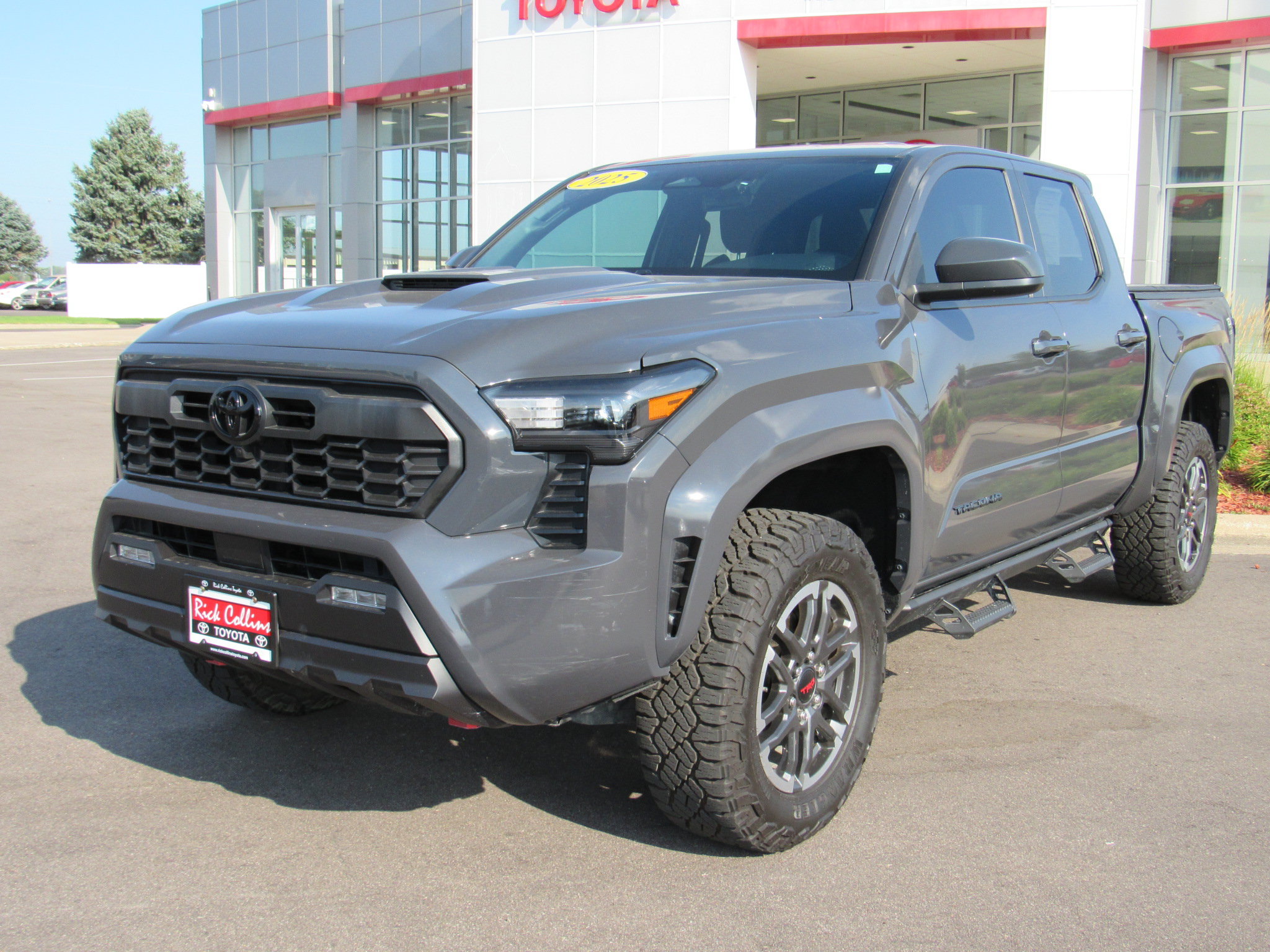 Used 2025 Toyota Tacoma TRD Sport w/ Blackout Package (GST) AWD/4WD image 2