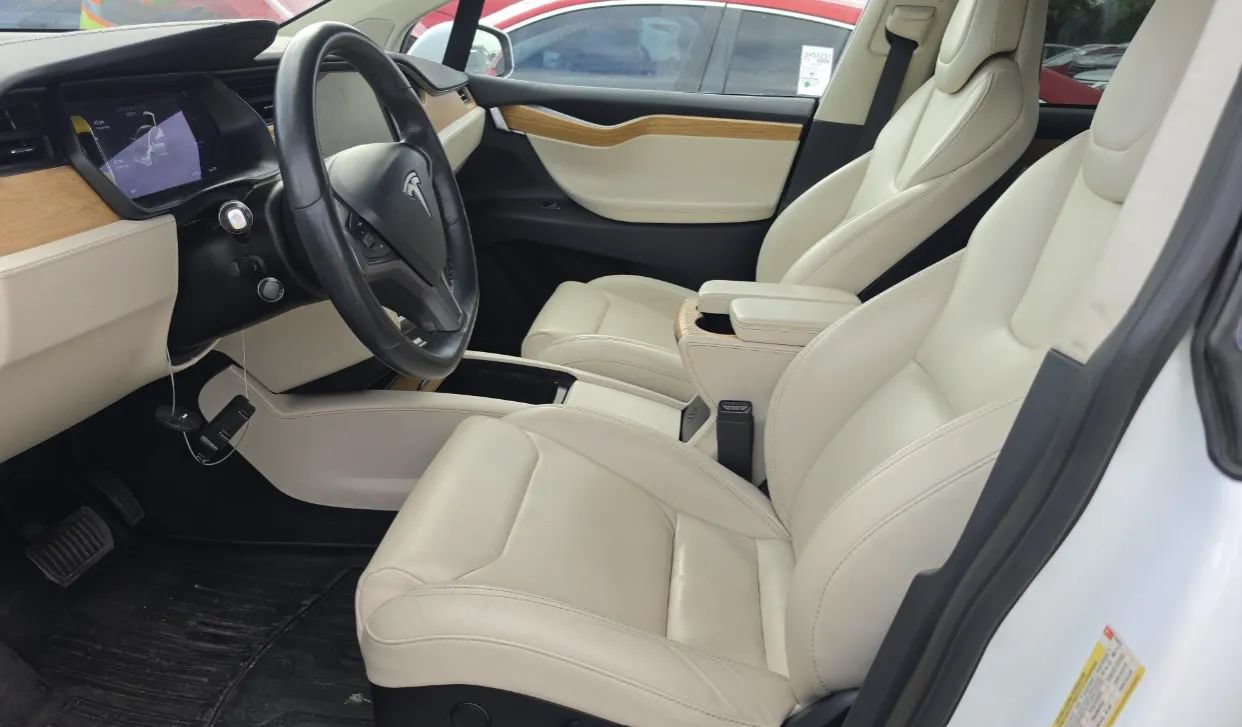 Used 2018 Tesla Model X 100D AWD/4WD image 3