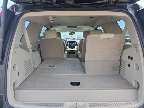 Used 2018 Cadillac Escalade Luxury AWD/4WD image 12