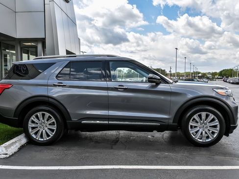 Used 2022 Ford Explorer Limited w/ Equipment Group 301A AWD/4WD image 11