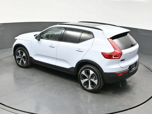 Used 2026 Volvo XC40 B5 Plus AWD/4WD image 38