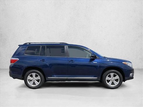 Used 2012 Toyota Highlander SE w/ Tow Pkg AWD/4WD image 12