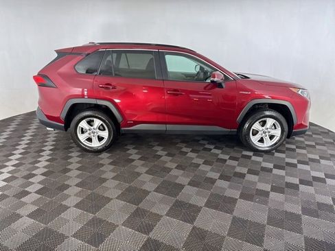 Used 2021 Toyota RAV4 XLE w/ XLE Grade Weather Package AWD/4WD image 4