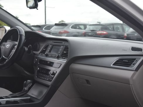 Used 2016 Hyundai Sonata SE FWD image 9