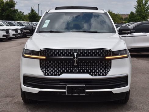 New 2026 Lincoln Navigator L Reserve AWD/4WD image 2