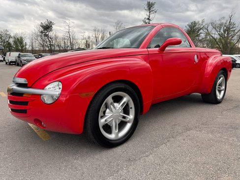 Used 2003 Chevrolet SSR RWD image 2